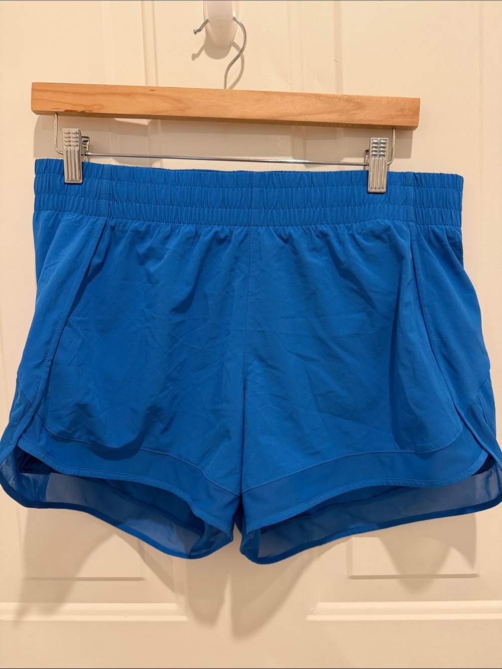Athleta Mesh Racer Run 4” short Blue
